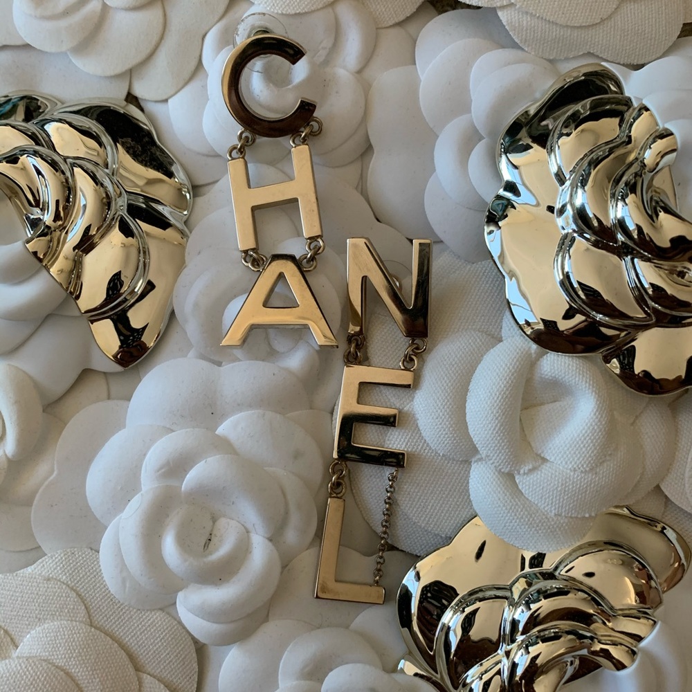 CHA NEL Earrings